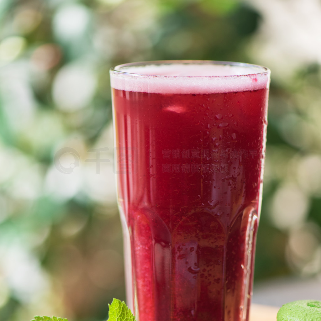 蔓越莓果汁饮料 清爽无酒精的健康选择